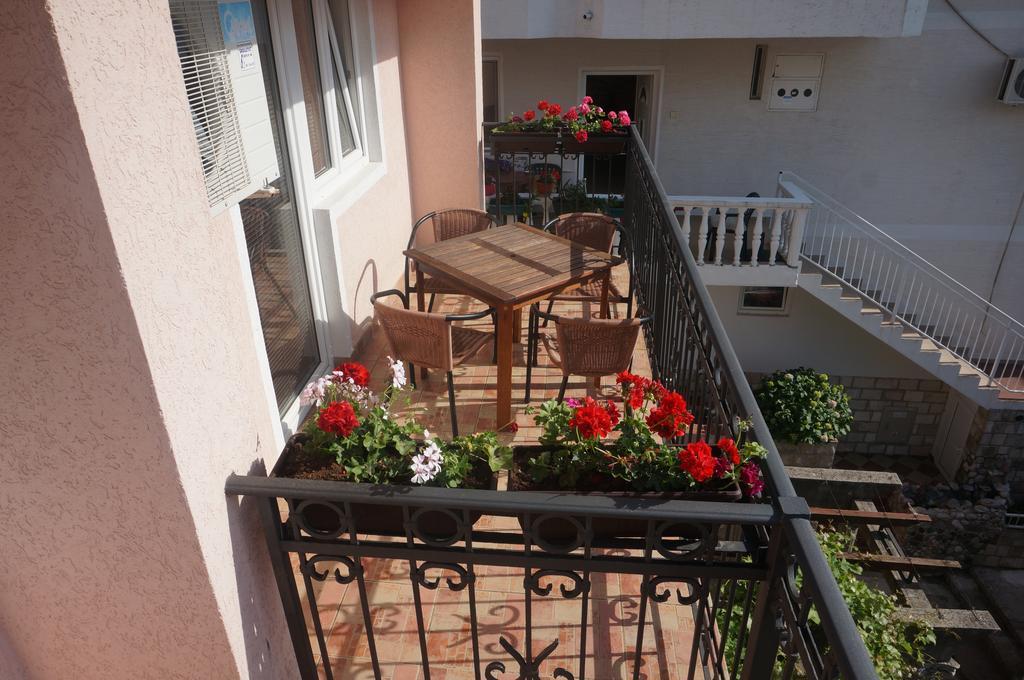 Apartments Muhar Sveti Stefan Exteriör bild